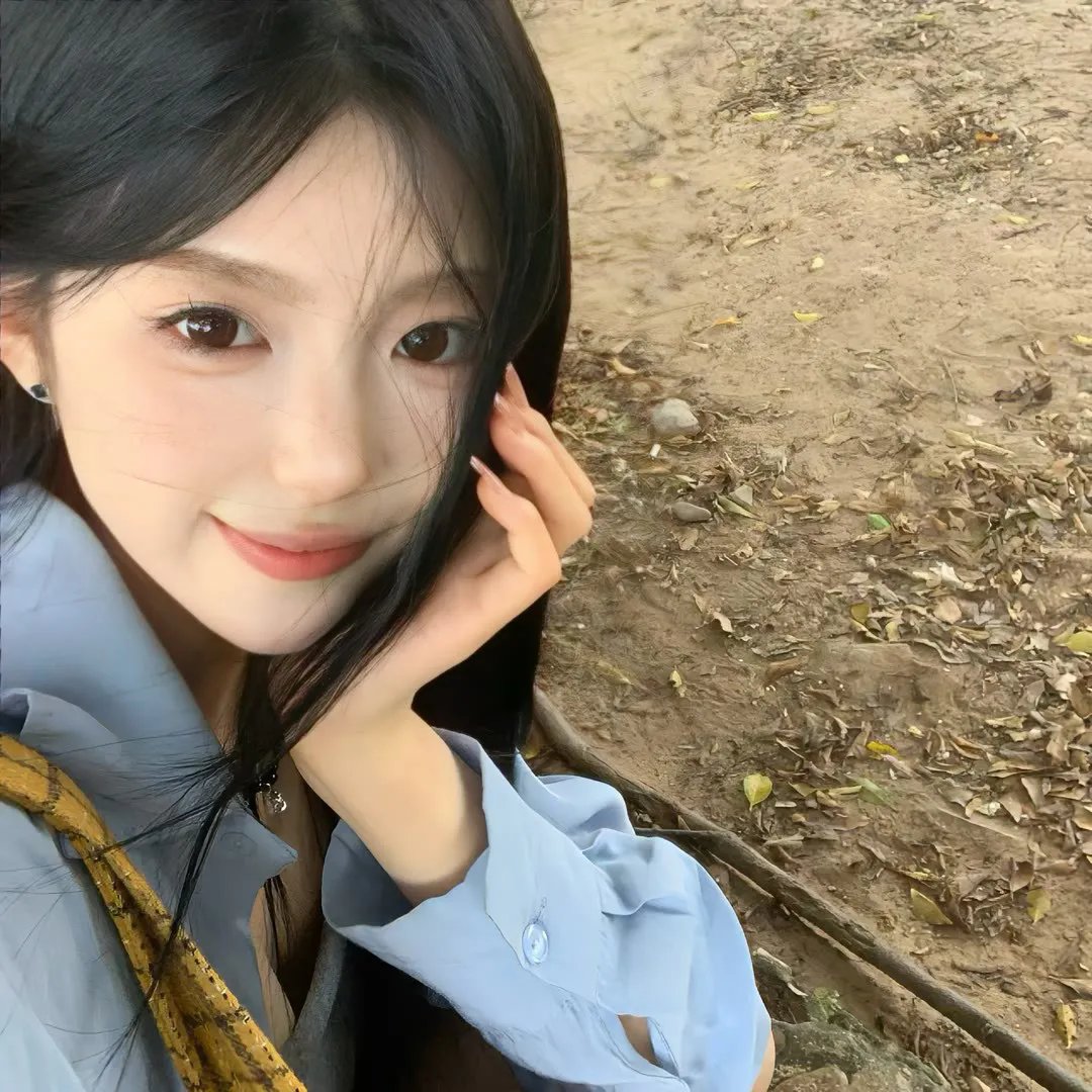 他在窥着你